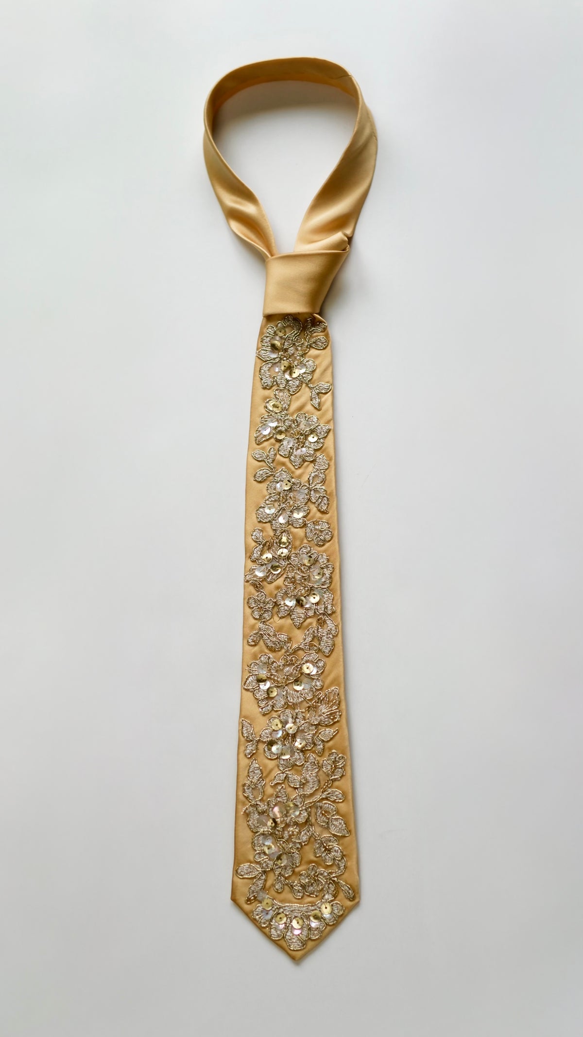 Elsa Tie
