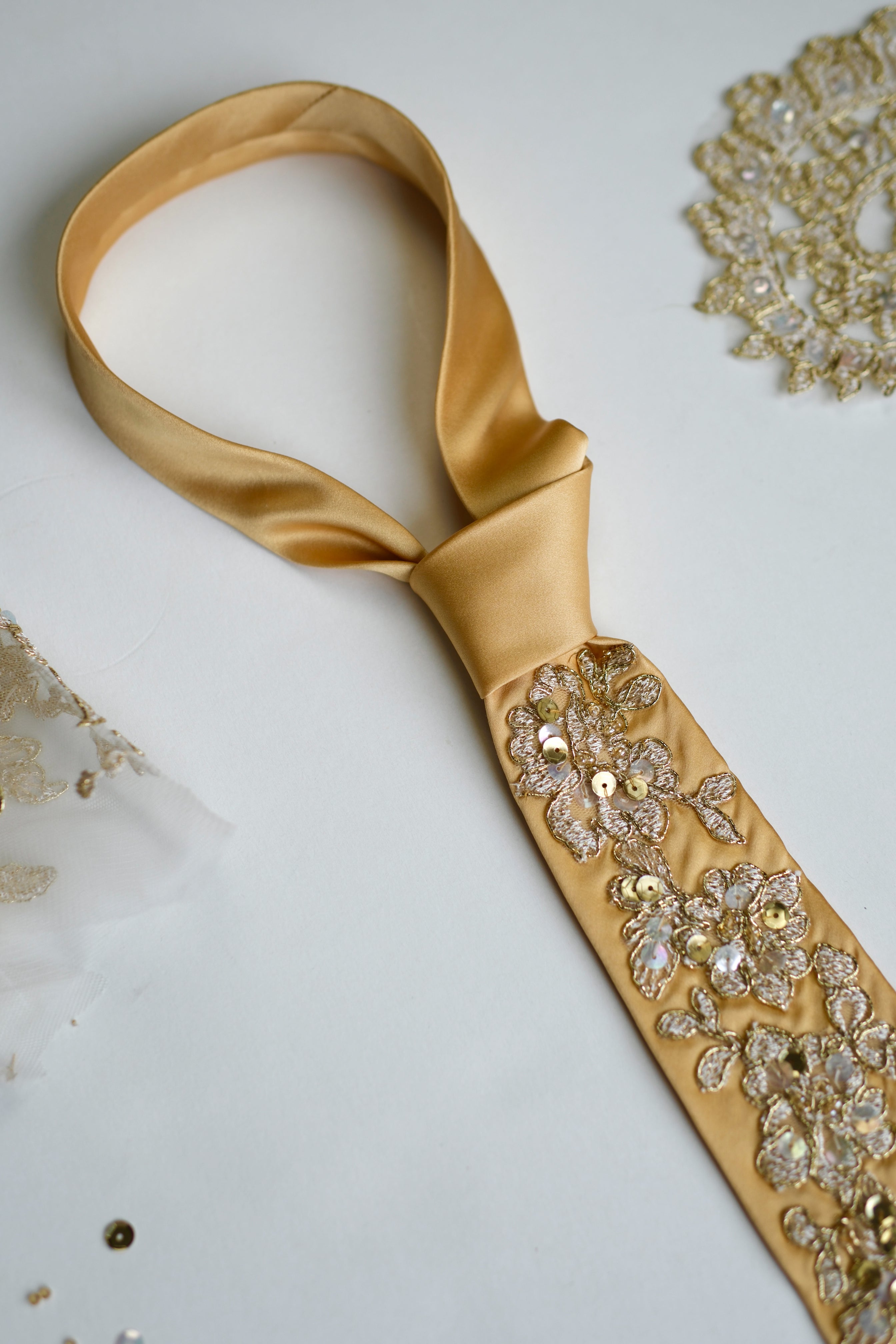 Elsa Tie